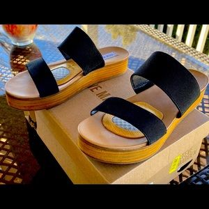 Steve Madden Black “Aliyah” Sandal; Size 8